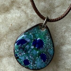 Vintage enameled copper small necklace that is reversible. Lovely